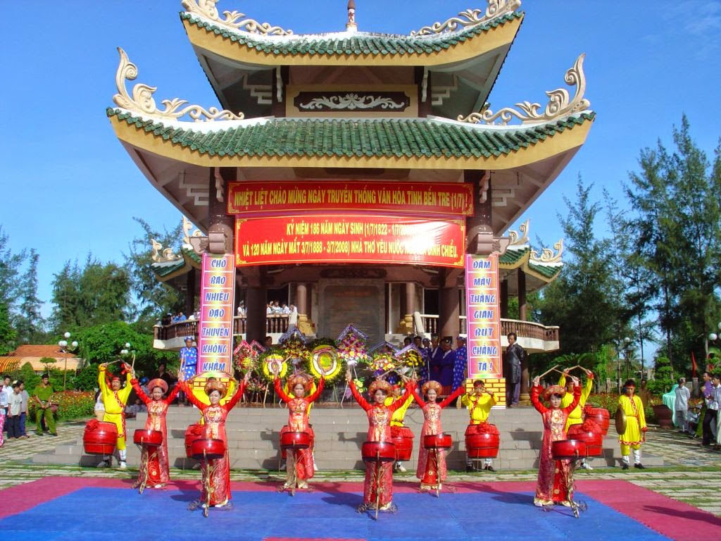 Lễ hội Nguyễn Đình Chiểu là Lễ hội mang ý nghĩa văn hoá, lịch sử